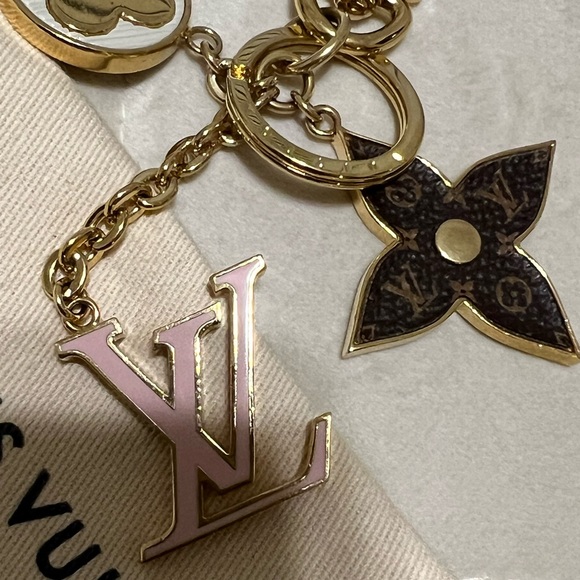 Gold metal Louis Vuitton LV  Bag Charm & Key Holder - Picture 8 of 13